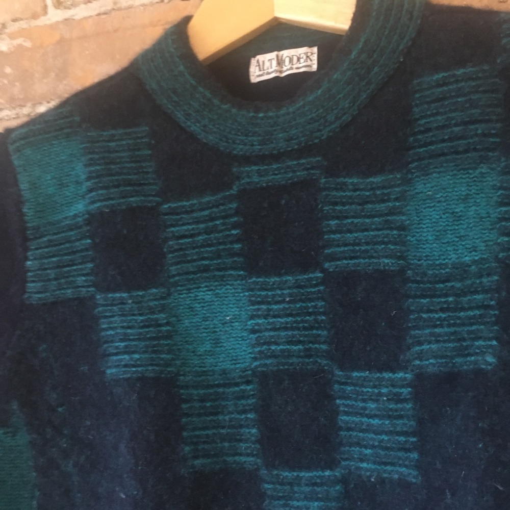 Sweater - Picture 2 of 6